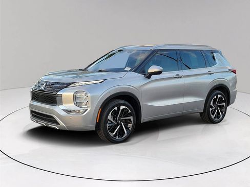 Used 2023 Mitsubishi Outlander SEL image 3