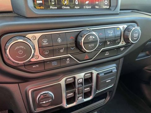Used 2023 Jeep Wrangler Unlimited w/ Cold Weather Group AWD/4WD image 32