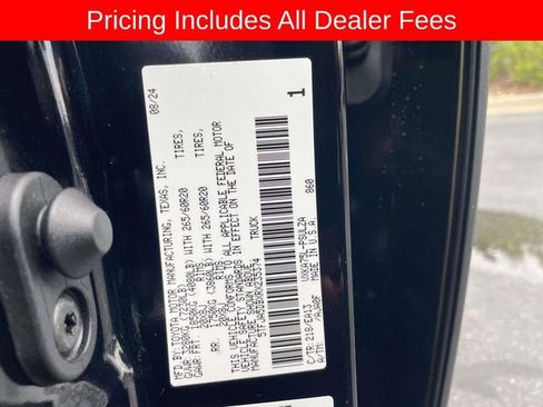 Used 2024 Toyota Tundra Limited AWD/4WD image 37
