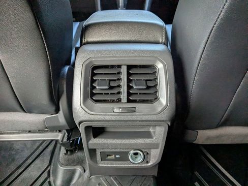 Used 2019 Volkswagen Tiguan SE image 25