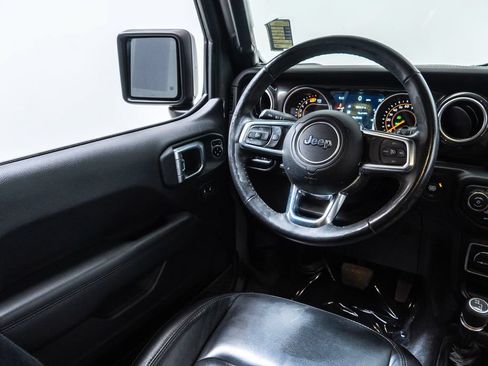 Used 2019 Jeep Wrangler Unlimited Sahara AWD/4WD image 16