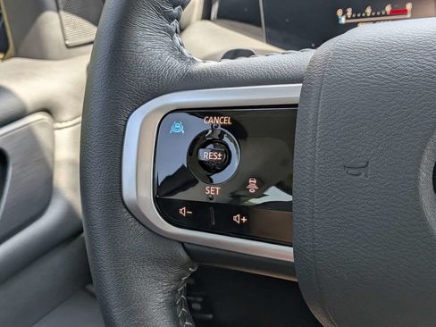 Used 2025 Nissan Armada SV RWD image 22
