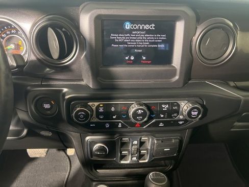 Certified 2020 Jeep Gladiator Sport image 13