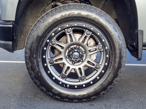 Used 2020 Chevrolet Silverado 1500 LT Trail Boss image 18