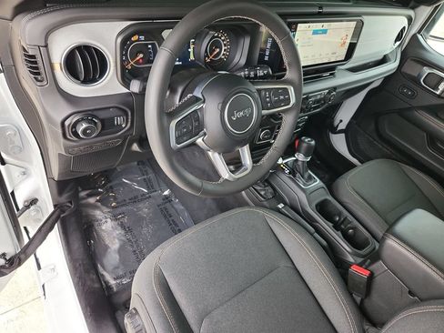 Used 2025 Jeep Wrangler Unlimited Sahara AWD/4WD image 12