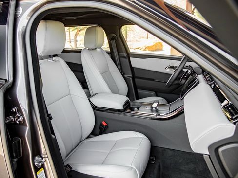 New 2026 Land Rover Range Rover Velar Dynamic SE image 26