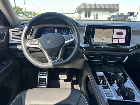 Used 2026 Volkswagen Atlas SEL Premium R-Line AWD/4WD image 15