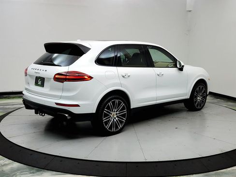 Used 2017 Porsche Cayenne Platinum Edition w/ Premium Package (PJV) AWD/4WD image 5