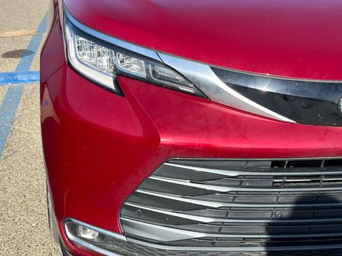 Used 2024 Toyota Sienna Limited AWD/4WD image 14