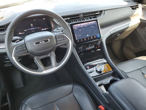 Used 2024 Jeep Grand Cherokee L Limited image 23