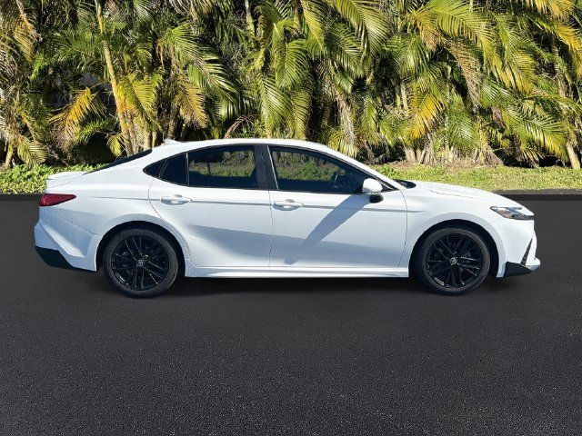 Used 2025 Toyota Camry SE FWD image 3