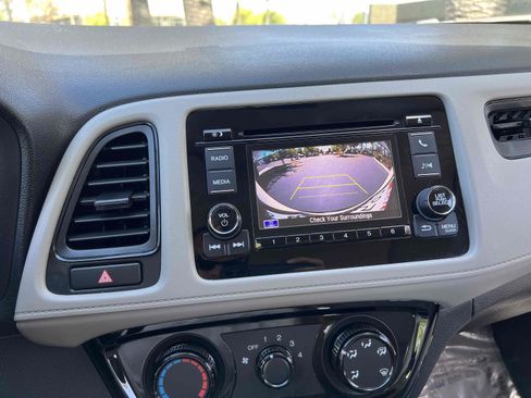 Used 2022 Honda HR-V LX image 6