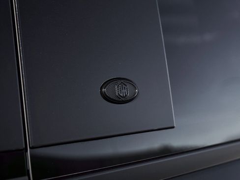 Used 2024 Land Rover Defender 110 SE image 15