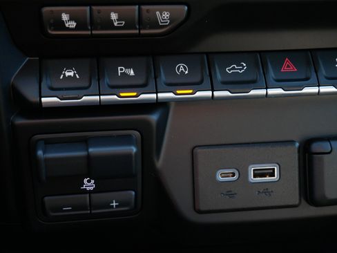 Used 2020 GMC Sierra 1500 AT4 w/ Off-Road Performance Package image 30