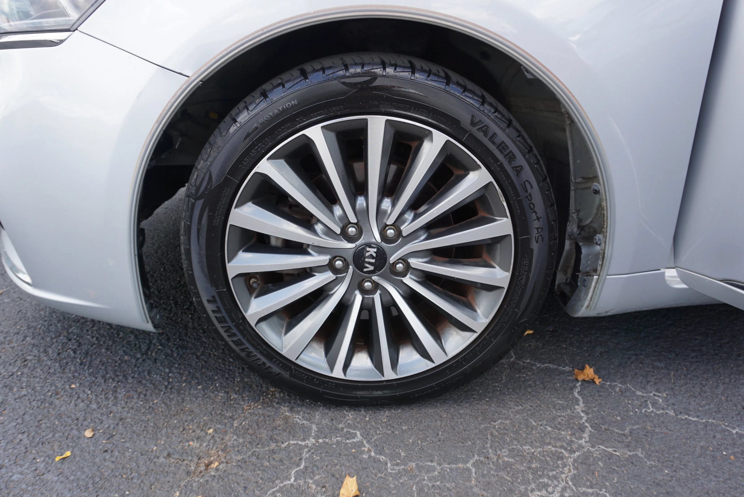 Used 2017 Kia Cadenza Premium w/ Luxury Package FWD image 36