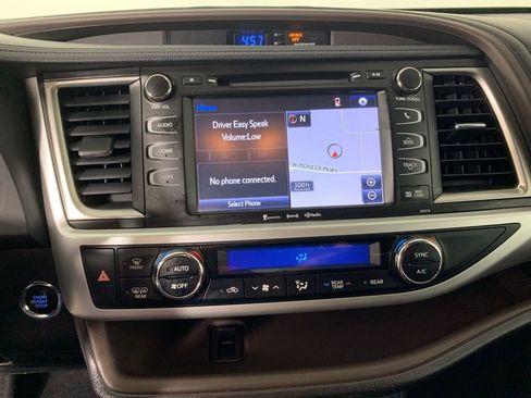 Used 2018 Toyota Highlander XLE image 26