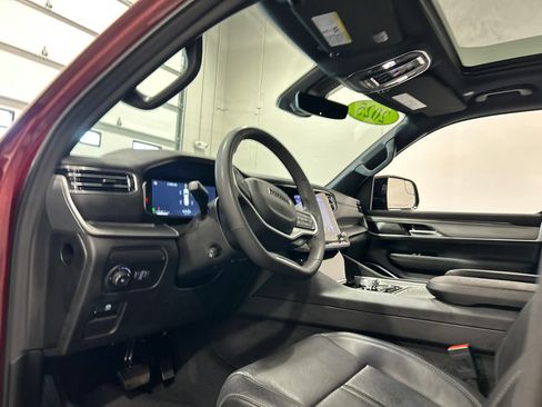 Used 2025 Jeep Wagoneer Series II w/ Premium Group I AWD/4WD image 17