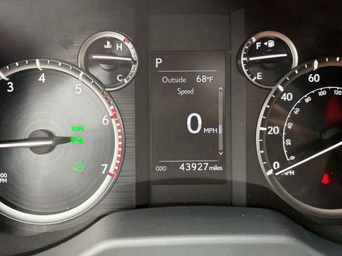 Used 2022 Lexus GX 460 Premium w/ Accessory Package AWD/4WD image 32