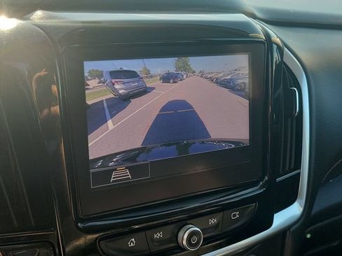 Used 2020 Chevrolet Traverse LT FWD image 18