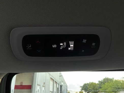 Used 2023 Chrysler Voyager LX FWD image 13