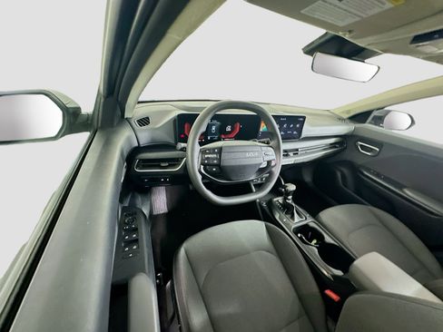 Used 2025 Kia K4 FWD image 18