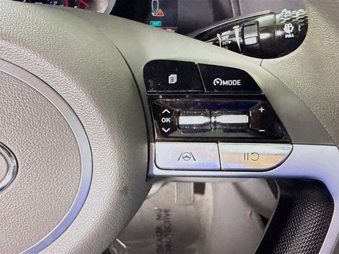 Used 2022 Hyundai Elantra SEL FWD image 15