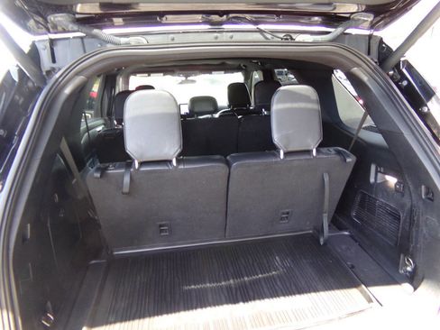 Used 2020 Ford Explorer XLT w/ Equipment Group 202A AWD/4WD image 35
