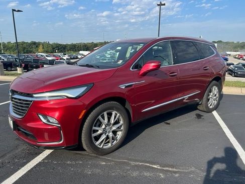 Used 2022 Buick Enclave Premium AWD/4WD image 2