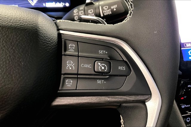 Used 2024 Jeep Grand Cherokee L Limited w/ Black Appearance Package AWD/4WD image 27