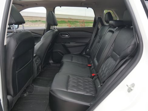 Used 2021 Nissan Rogue Platinum image 9