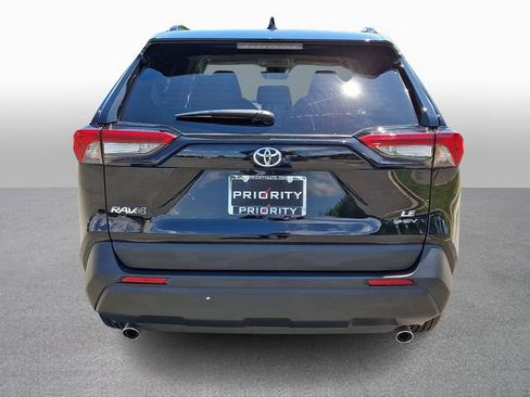 Used 2025 Toyota RAV4 LE AWD/4WD image 5