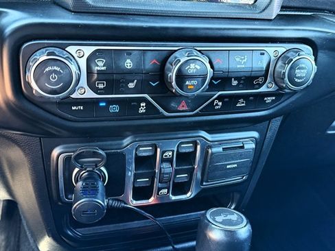 Used 2022 Jeep Wrangler Unlimited Sahara w/ Cold Weather Group AWD/4WD image 21