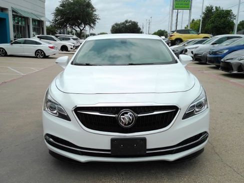 Used 2017 Buick LaCrosse Essence FWD image 2