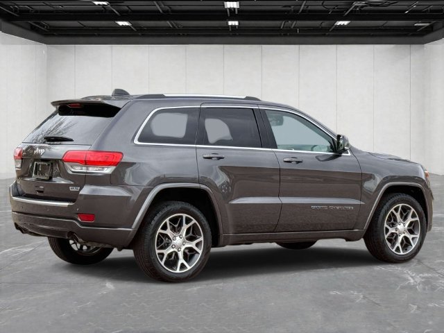 Used 2018 Jeep Grand Cherokee Limited AWD/4WD image 5