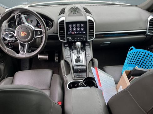 Used 2017 Porsche Cayenne S Platinum image 7