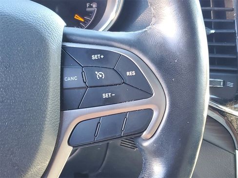 Used 2021 Jeep Grand Cherokee Laredo X image 13