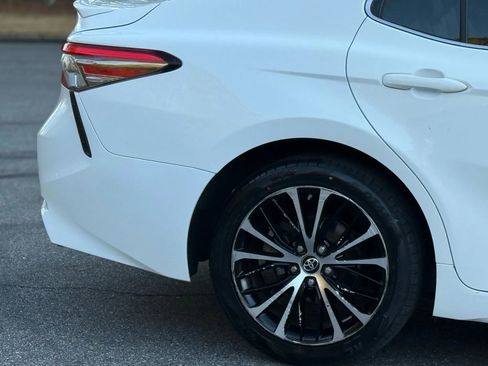 Used 2018 Toyota Camry SE image 7