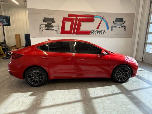 Used 2020 Hyundai Elantra SEL image 2