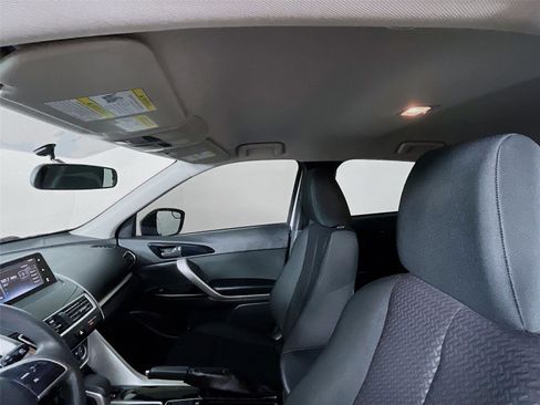 Used 2020 Mitsubishi Eclipse Cross LE image 11