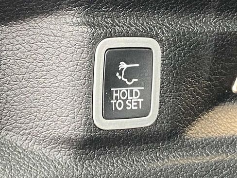 Used 2021 Jeep Grand Cherokee L Limited w/ Luxury Tech Group II image 13