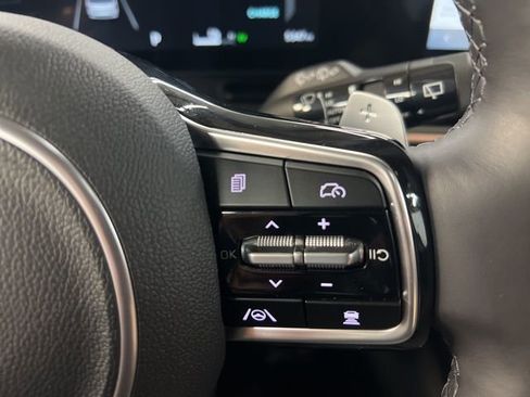 Used 2025 Kia Carnival SX Prestige image 37