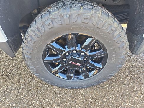 Used 2024 GMC Sierra 2500 AT4 w/ AT4 Premium Plus Package image 11