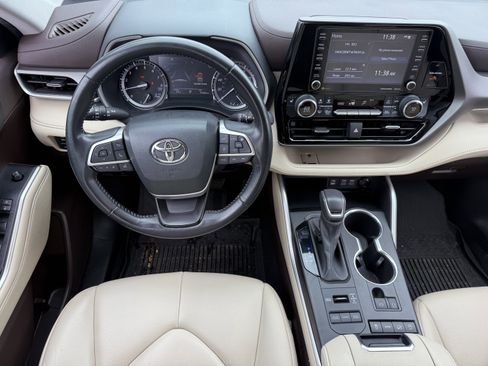 Used 2022 Toyota Highlander XLE image 22