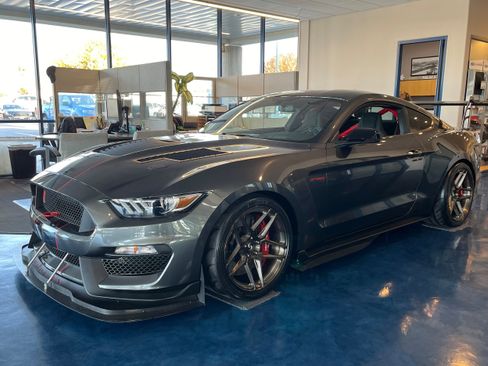 Used 2020 Ford Mustang Shelby GT350R w/ GT350R Equipment Group 920A RWD image 1