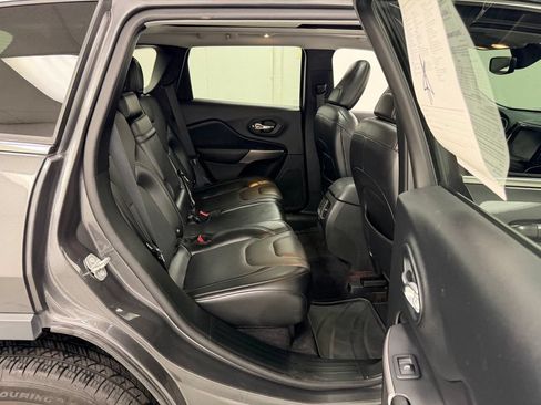 Used 2019 Jeep Cherokee Limited AWD/4WD image 14