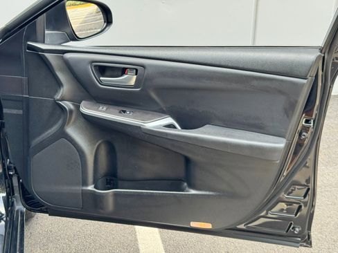 Used 2017 Toyota Camry SE FWD image 35