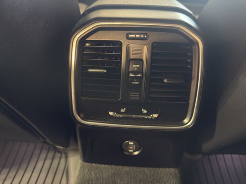 Used 2017 Porsche Macan AWD/4WD image 29