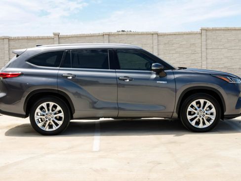 Used 2020 Toyota Highlander Limited FWD image 9