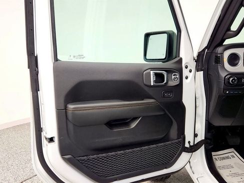 Used 2025 Jeep Wrangler Unlimited Sahara w/ Safety Group image 10