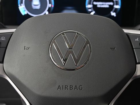 Used 2026 Volkswagen Tiguan SE AWD/4WD image 34